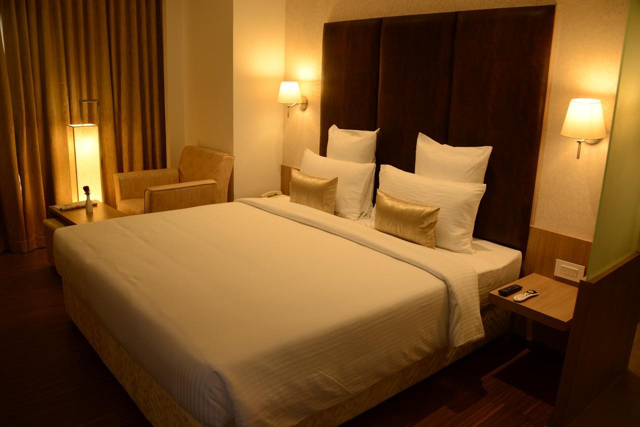 Hotel Blu Iris Chennai Exterior foto