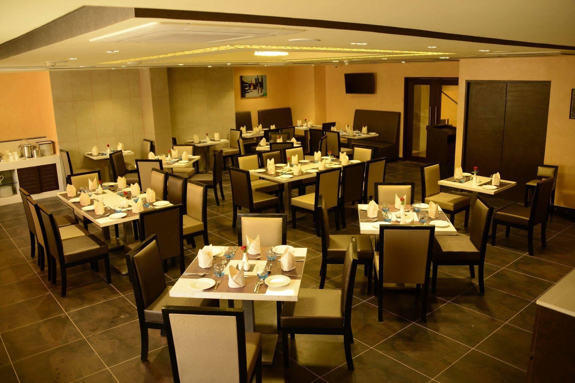 Hotel Blu Iris Chennai Exterior foto