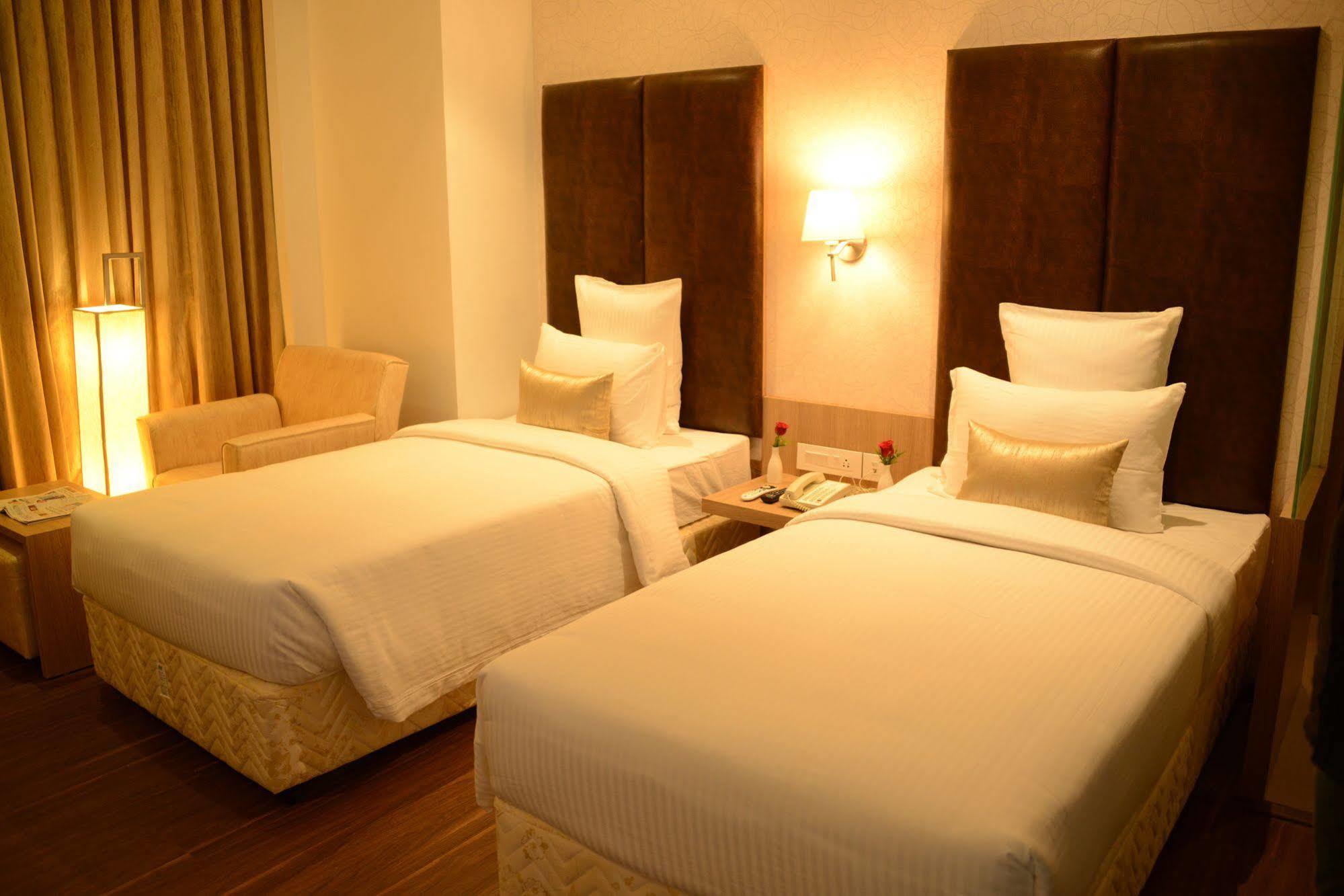 Hotel Blu Iris Chennai Exterior foto