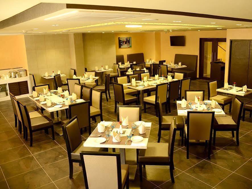 Hotel Blu Iris Chennai Exterior foto